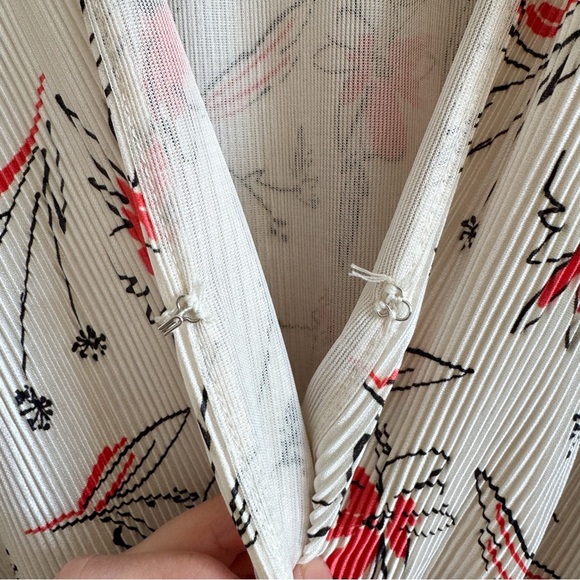 ASTR • Pleated Surplice Floral Long Sleeve Top in Ivory Coral Sketch - Picture 5 of 11